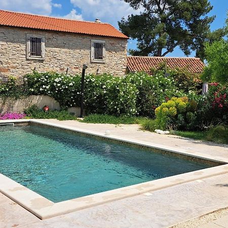 Eti And Mia Holiday Apartments Muntić エクステリア 写真