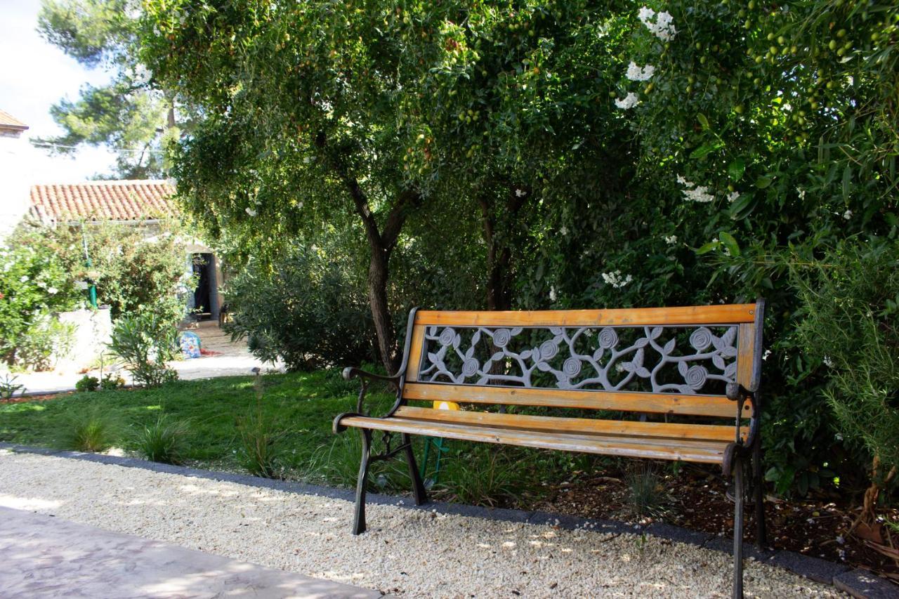 Eti And Mia Holiday Apartments Muntić エクステリア 写真