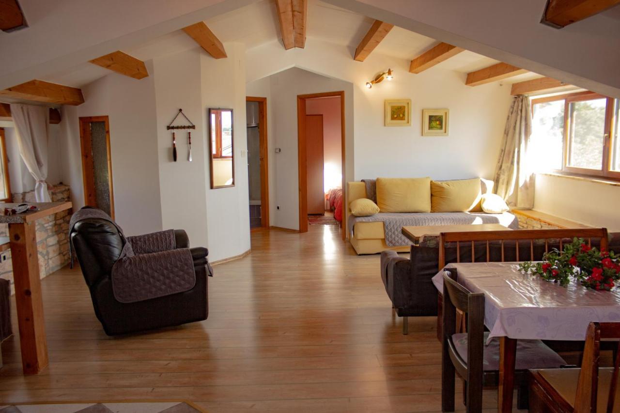 Eti And Mia Holiday Apartments Muntić エクステリア 写真