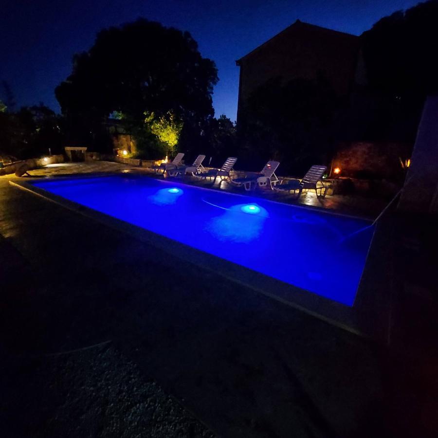 Eti And Mia Holiday Apartments Muntić エクステリア 写真
